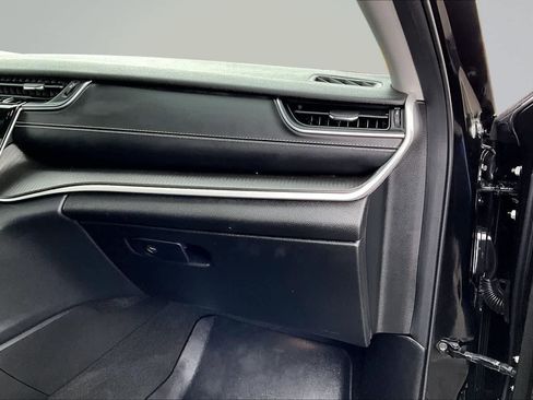 Used 2023 Jeep Grand Cherokee Laredo X AWD/4WD image 24