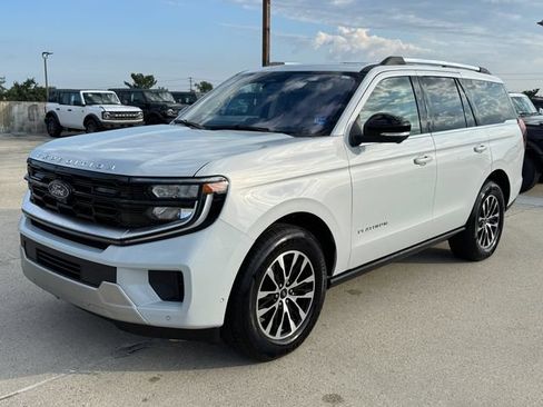 Used 2025 Ford Expedition Platinum AWD/4WD image 9