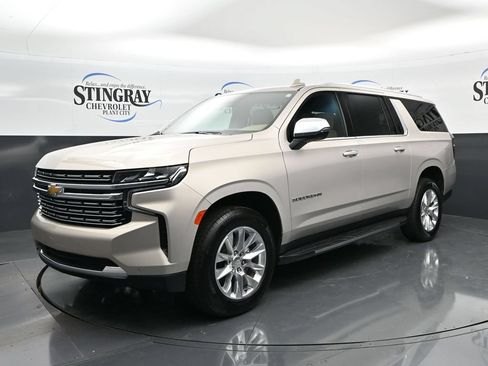 Used 2024 Chevrolet Suburban Premier RWD image 3