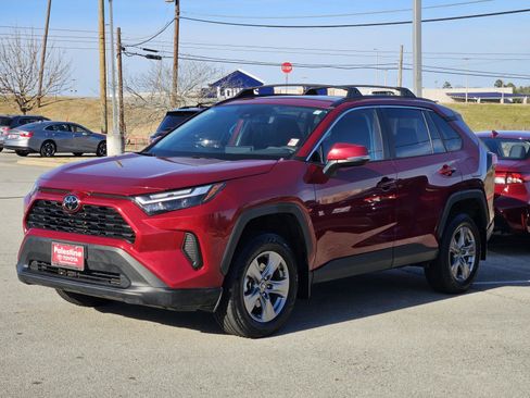 Used 2023 Toyota RAV4 XLE w/ Convenience Package image 3