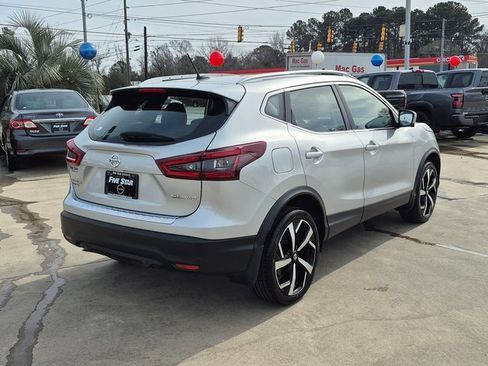 Used 2022 Nissan Rogue Sport SL image 2