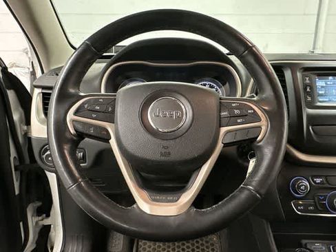Used 2016 Jeep Cherokee Latitude w/ Cold Weather Group AWD/4WD image 7