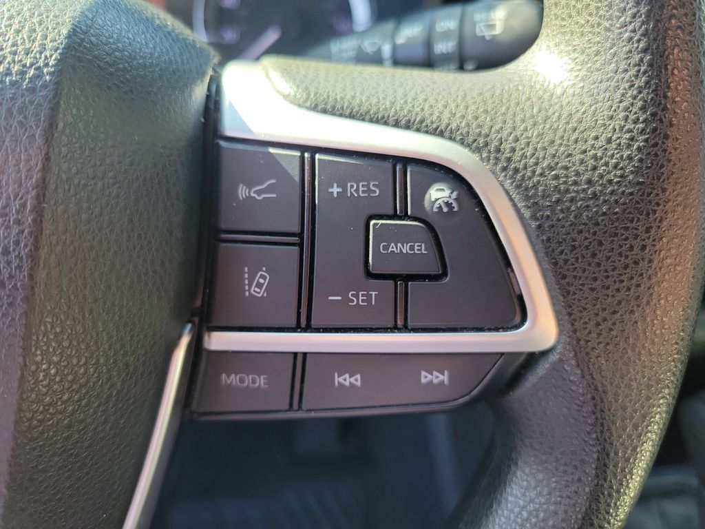 Used 2023 Toyota Highlander L FWD image 30