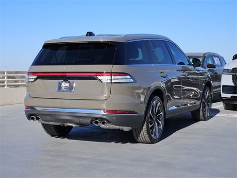 New 2026 Lincoln Aviator Reserve image 7