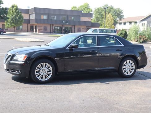 Used 2013 Chrysler 300 AWD w/ Driver Convenience Group image 10
