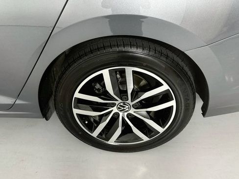 Used 2025 Volkswagen Jetta SE FWD image 30