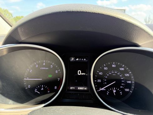 Used 2017 Hyundai Santa Fe Sport image 18