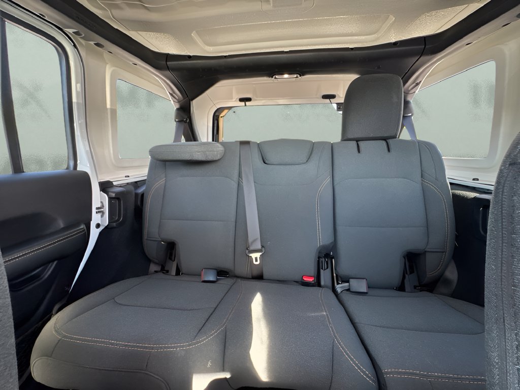 Used 2026 Jeep Wrangler Unlimited Sahara AWD/4WD image 10