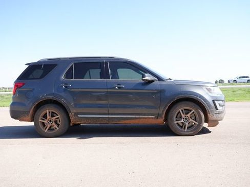 Used 2016 Ford Explorer XLT w/ Equipment Group 202A FWD image 4