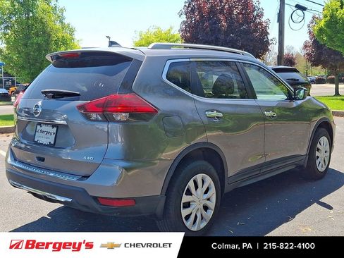 Used 2017 Nissan Rogue S w/ S Appearance Package AWD/4WD image 5