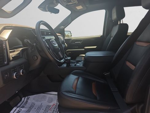 Used 2023 GMC Sierra 1500 AT4 w/ AT4 Premium Package AWD/4WD image 10