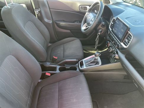 Used 2020 Hyundai Venue SE image 11