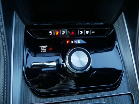 Used 2024 Jeep Wagoneer L Series II w/ Flexible Seating Group image 25