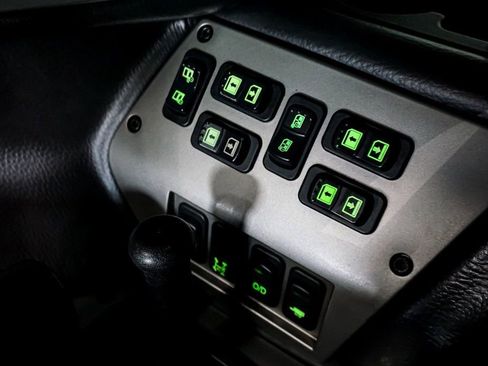 Used 2006 HUMMER H1 4-Door Wagon AWD/4WD image 25