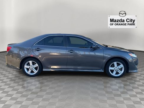 Used 2014 Toyota Camry SE image 4