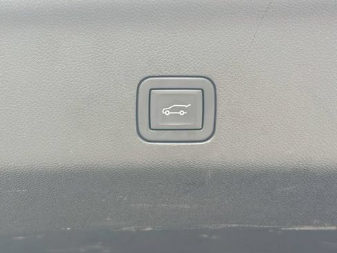 Used 2023 Chevrolet Tahoe LT RWD image 13