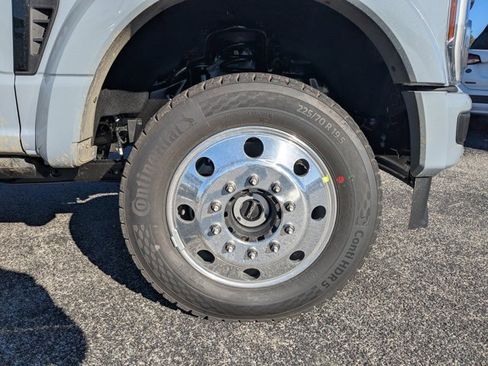 New 2026 Ford F450 Platinum w/ FX4 Off-Road Package image 12