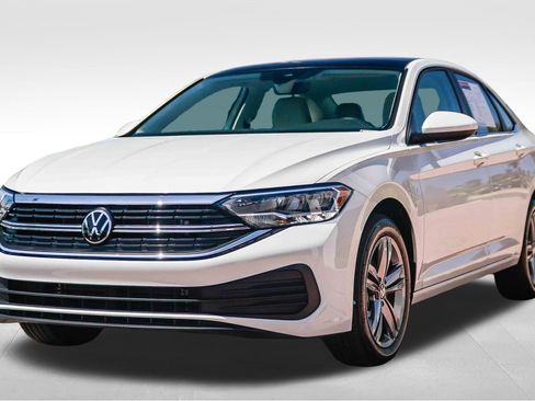 Used 2023 Volkswagen Jetta SE FWD image 3