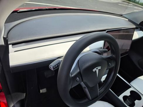 Used 2022 Tesla Model Y Long Range AWD/4WD image 22