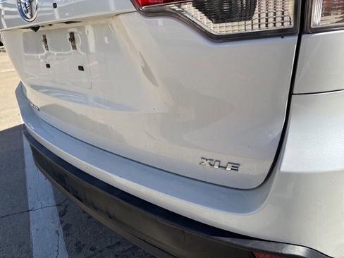 Used 2019 Toyota Highlander XLE image 6