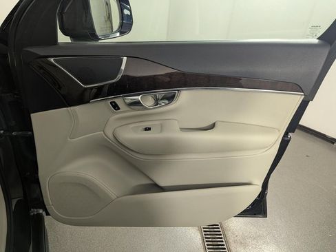 Used 2016 Volvo XC90 T6 Momentum w/ Momentum Plus Package image 29