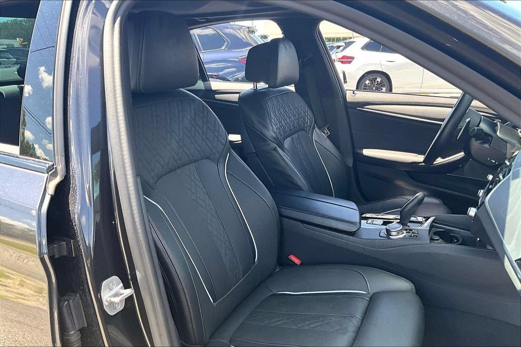 Used 2022 BMW M550i xDrive AWD/4WD image 29