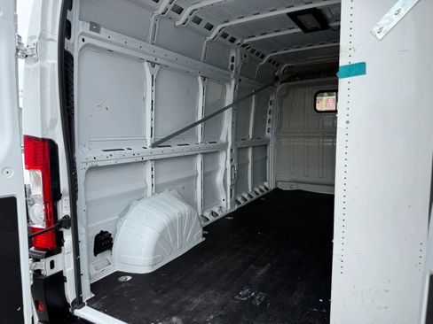 Used 2024 RAM ProMaster 2500 w/ Convenience Group FWD image 16