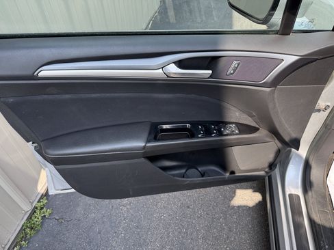 Used 2015 Ford Fusion SE FWD image 7