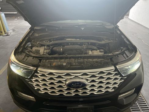 Used 2021 Ford Explorer Platinum w/ Equipment Group 601A AWD/4WD image 30