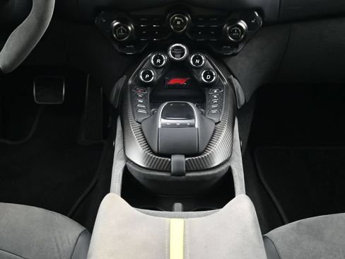Used 2023 Aston Martin V8 Vantage Coupe RWD image 8