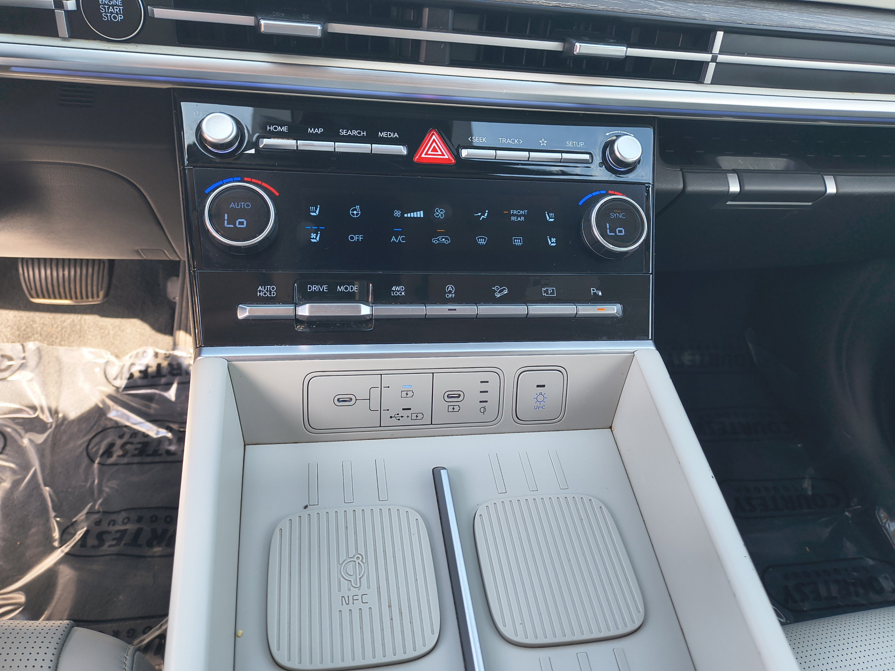 Certified 2024 Hyundai Santa Fe Limited AWD/4WD image 28