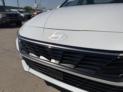 Certified 2025 Hyundai Elantra SEL FWD image 14