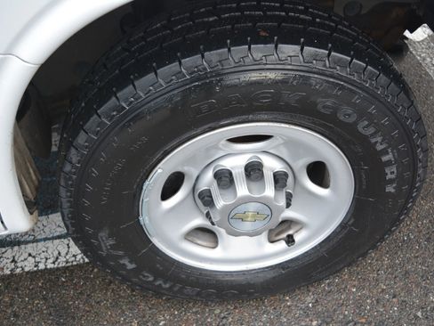 Used 2014 Chevrolet Express 2500 Extended image 9