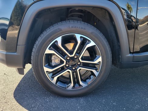 Used 2023 Jeep Compass Limited image 9