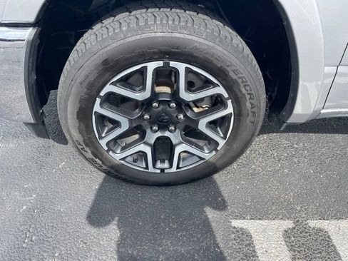 Used 2025 RAM 1500 Laramie AWD/4WD image 3