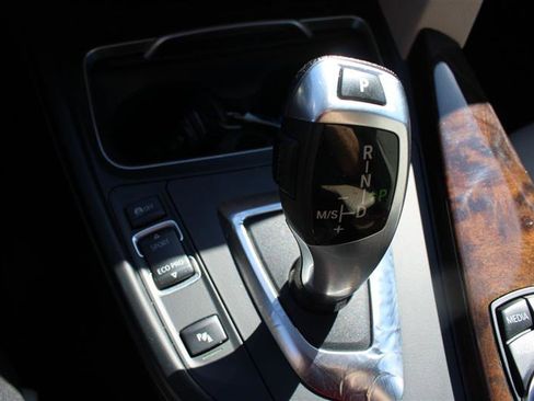 Used 2016 BMW 320i Sedan image 18