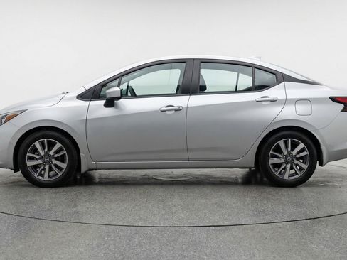 Used 2025 Nissan Versa SV image 5