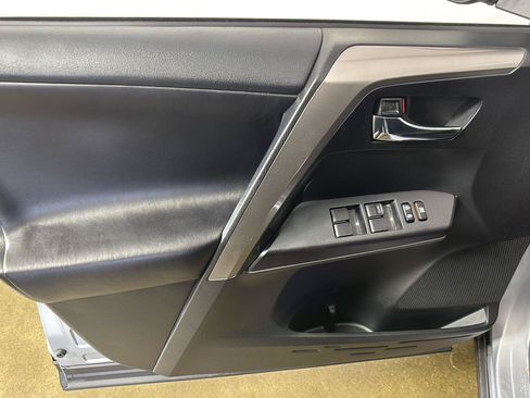 Used 2017 Toyota RAV4 XLE AWD/4WD image 23