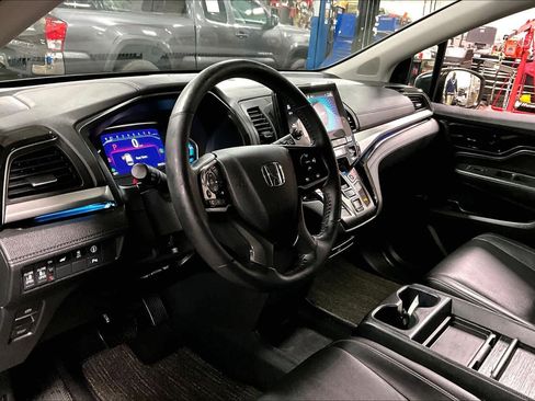 Used 2023 Honda Odyssey Touring image 17