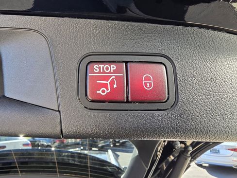 Certified 2025 Mercedes-Benz GLA 250 4MATIC image 38