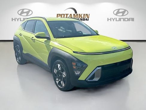 Certified 2025 Hyundai Kona SEL FWD image 3