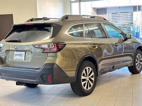 Used 2022 Subaru Outback Premium image 4