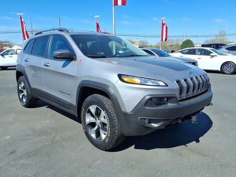 Used 2017 Jeep Cherokee Trailhawk image 1