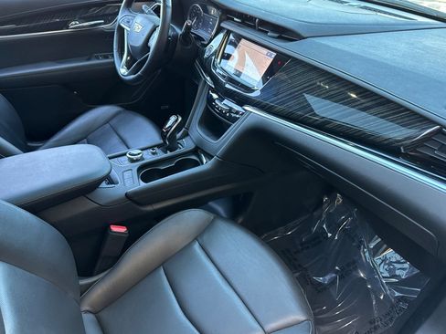 Certified 2025 Cadillac XT6 Premium Luxury image 17