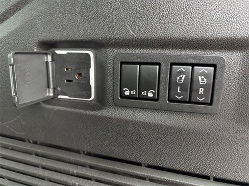 Used 2021 GMC Yukon AT4 w/ AT4 Premium Plus Package image 42