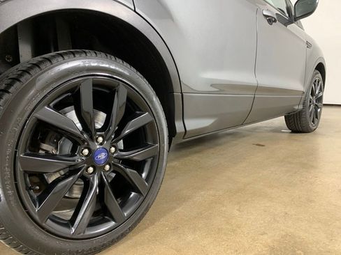 Certified 2018 Ford Escape SE w/ SE Sport Appearance Package AWD/4WD image 9