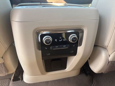 Used 2022 GMC Yukon Denali image 33