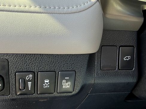 Used 2013 Toyota RAV4 Limited FWD image 12