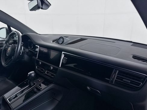 Certified 2023 Porsche Macan Turbo AWD/4WD image 28