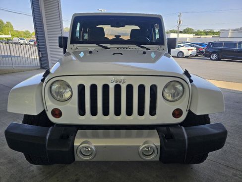 Used 2013 Jeep Wrangler Sahara w/ Connectivity Group AWD/4WD image 8